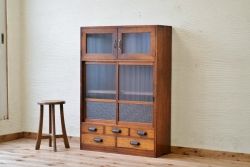 アンティーク家具　可愛いデザイン!変り型アンティーク収納棚(本棚)