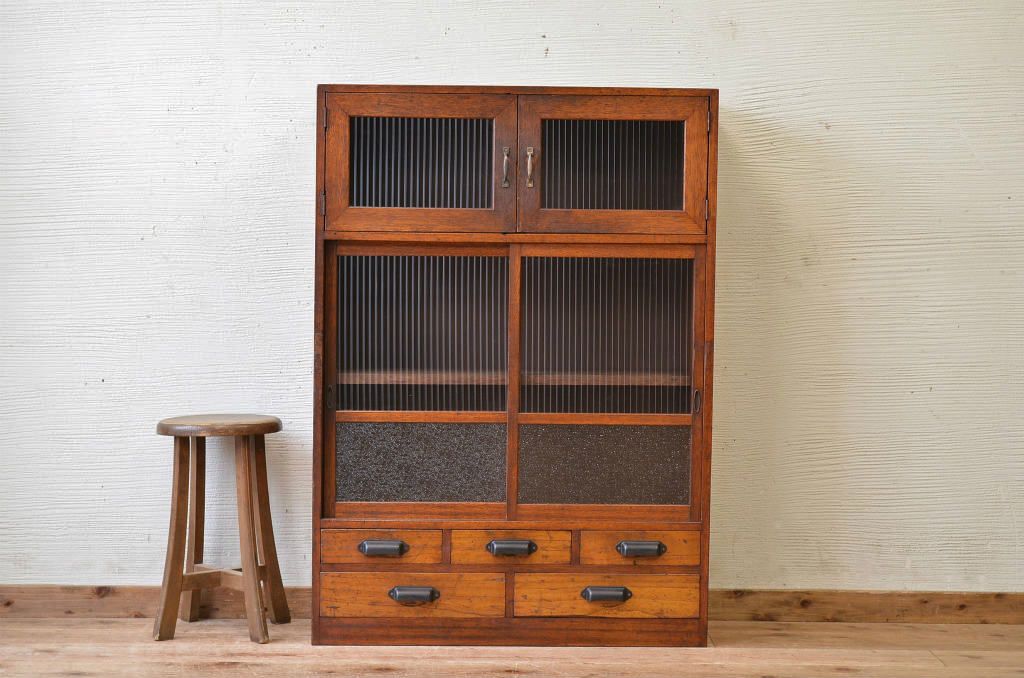 アンティーク家具　可愛いデザイン!変り型アンティーク収納棚(本棚)