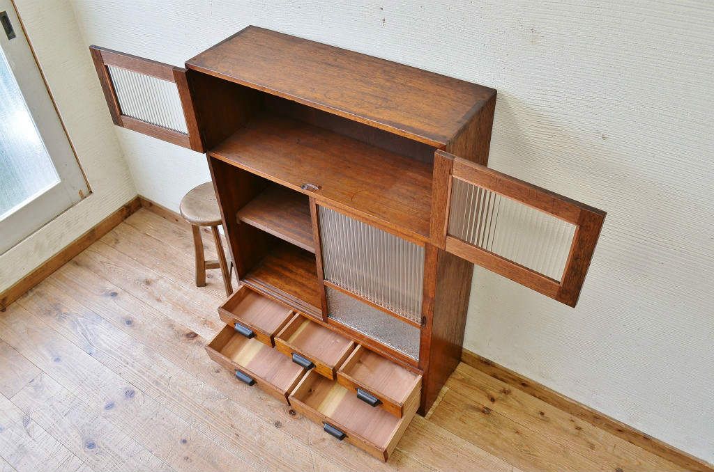アンティーク家具　可愛いデザイン!変り型アンティーク収納棚(本棚)