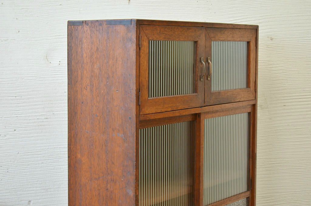 アンティーク家具　可愛いデザイン!変り型アンティーク収納棚(本棚)