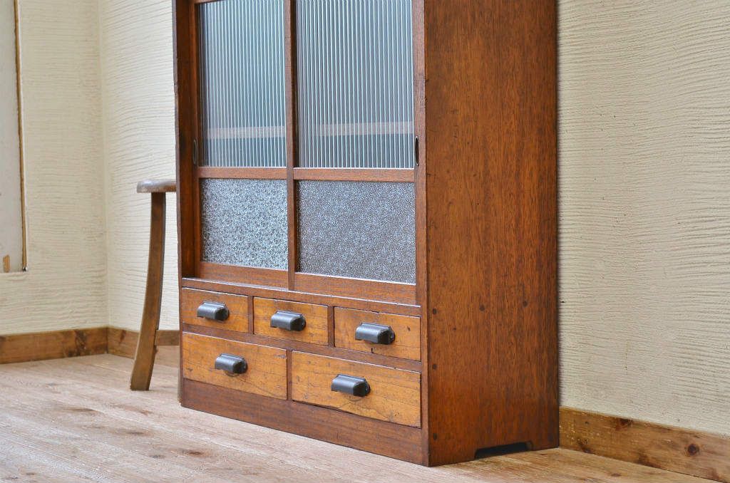 アンティーク家具　可愛いデザイン!変り型アンティーク収納棚(本棚)