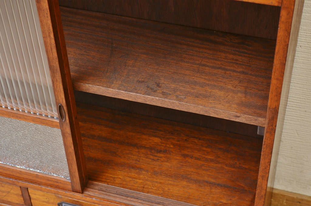 アンティーク家具　可愛いデザイン!変り型アンティーク収納棚(本棚)