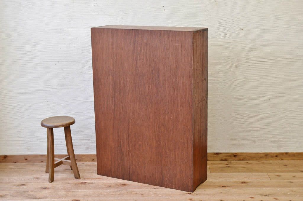 アンティーク家具　可愛いデザイン!変り型アンティーク収納棚(本棚)