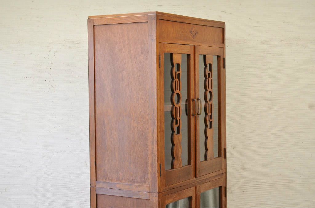 アンティーク家具　☆素敵なデザイン!二段重ねアンティーク収納棚(食器棚)