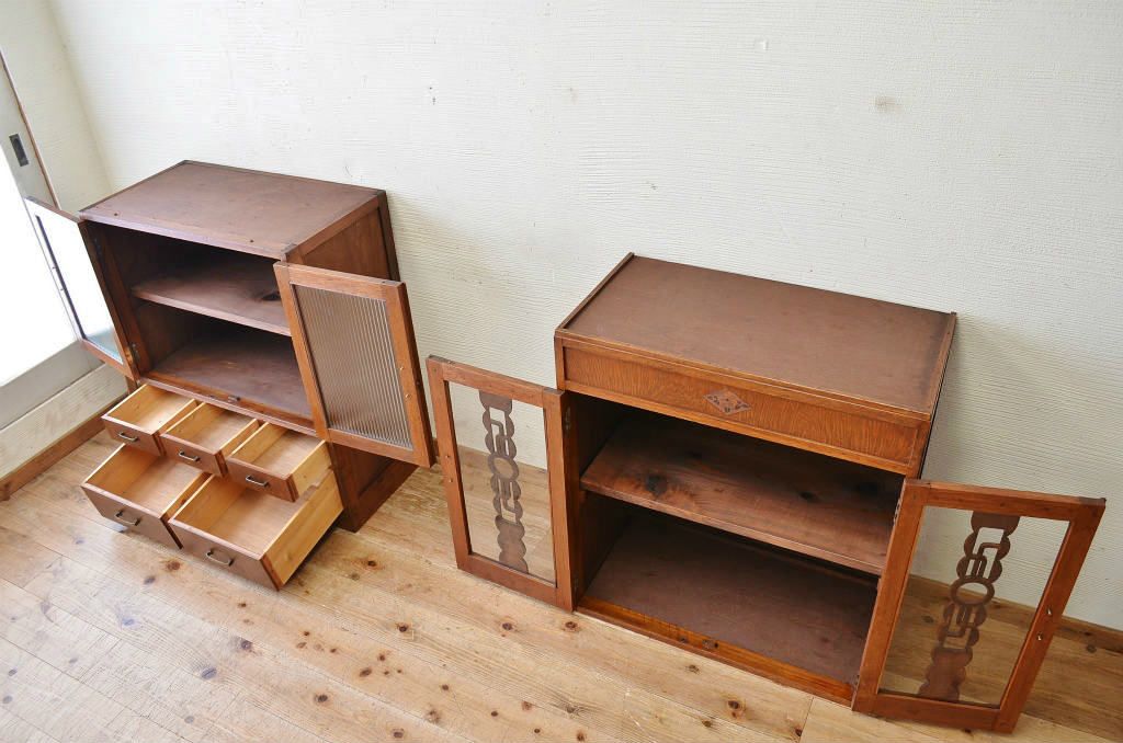 アンティーク家具　☆素敵なデザイン!二段重ねアンティーク収納棚(食器棚)