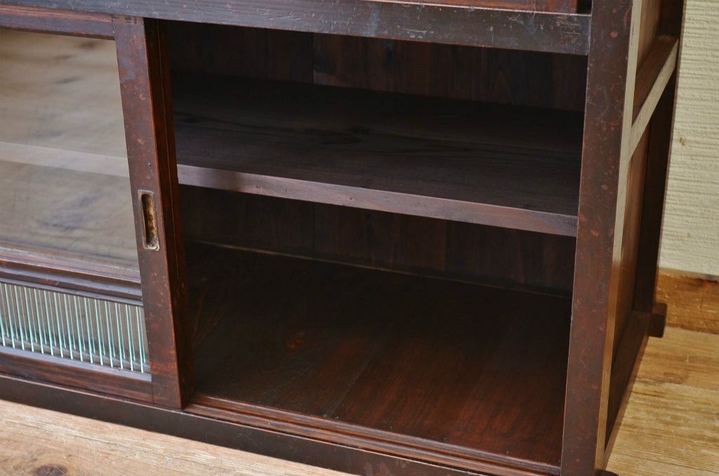 アンティーク家具　味わい深いモールガラス収納棚