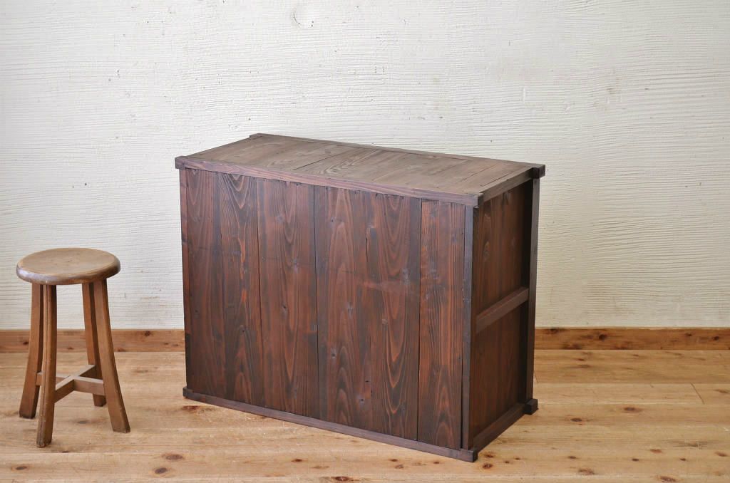 アンティーク家具　味わい深いモールガラス収納棚