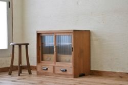 アンティーク家具　素敵な雰囲気!古い木味のアンティーク収納棚