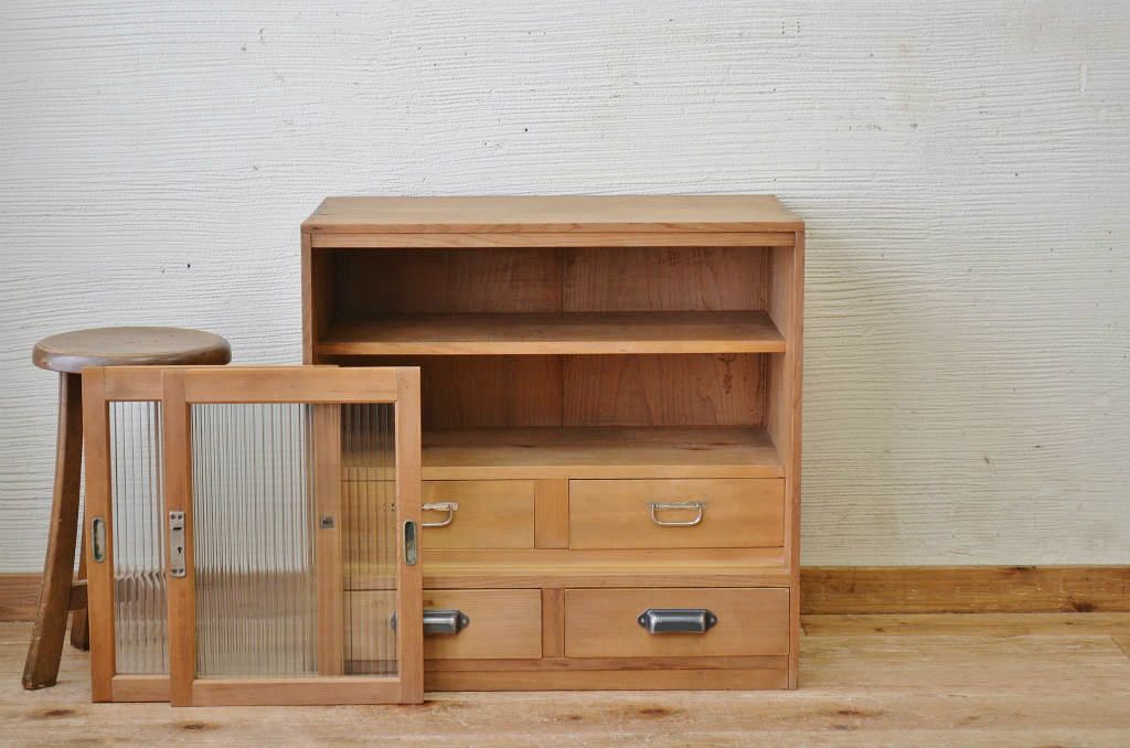 アンティーク家具　素敵な雰囲気!古い木味のアンティーク収納棚