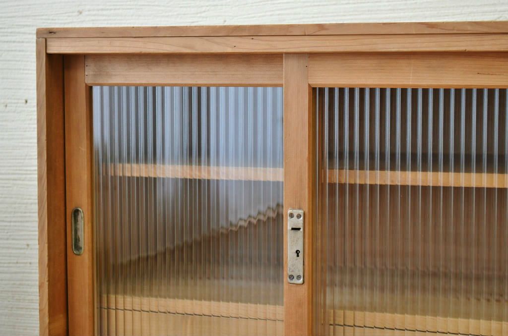 アンティーク家具　素敵な雰囲気!古い木味のアンティーク収納棚