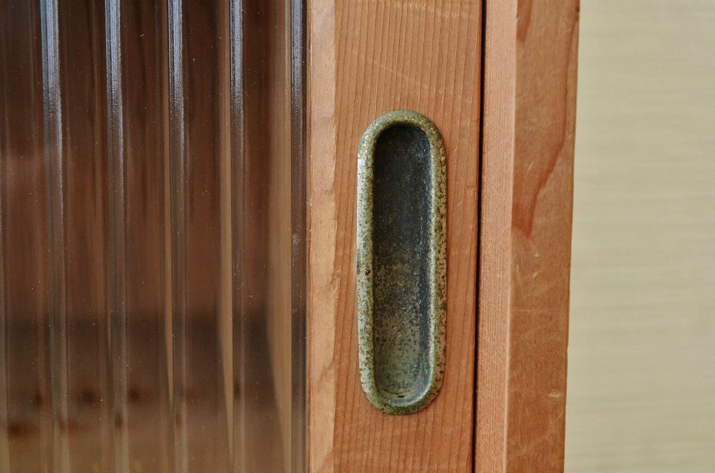 アンティーク家具　素敵な雰囲気!古い木味のアンティーク収納棚