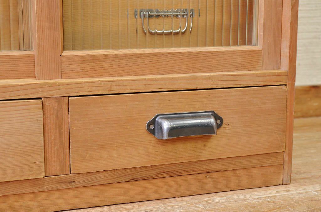 アンティーク家具　素敵な雰囲気!古い木味のアンティーク収納棚