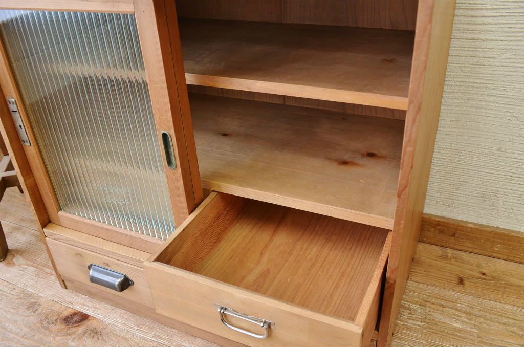 アンティーク家具　素敵な雰囲気!古い木味のアンティーク収納棚