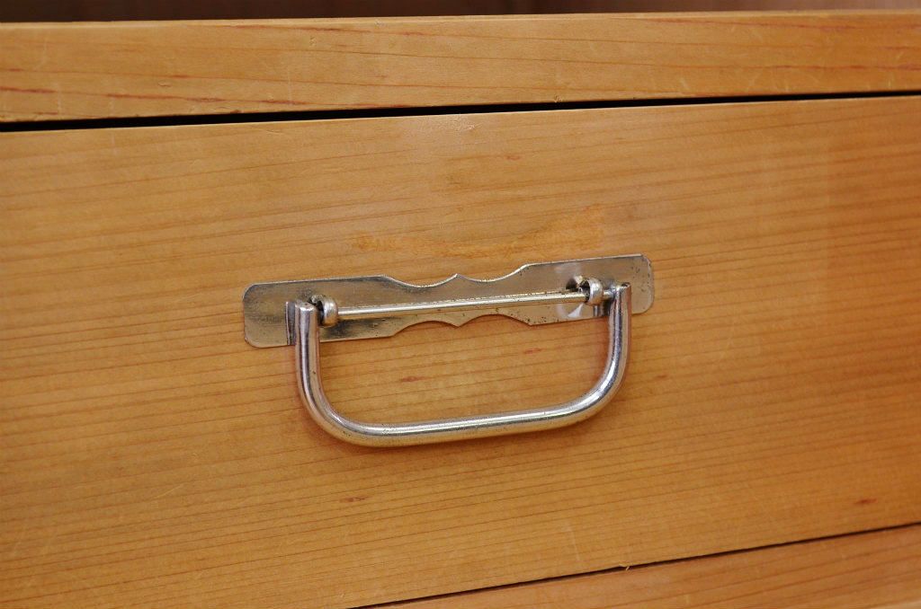 アンティーク家具　素敵な雰囲気!古い木味のアンティーク収納棚