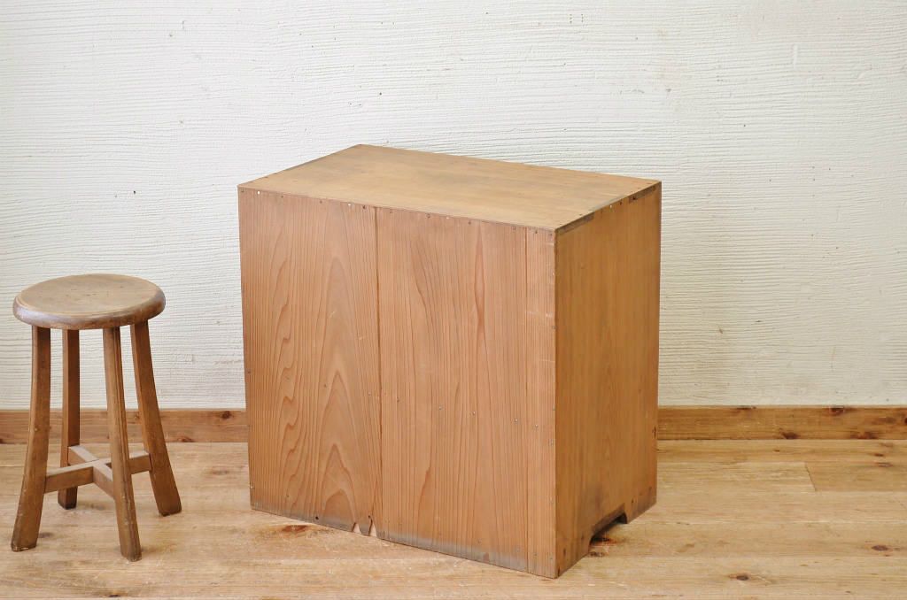アンティーク家具　素敵な雰囲気!古い木味のアンティーク収納棚