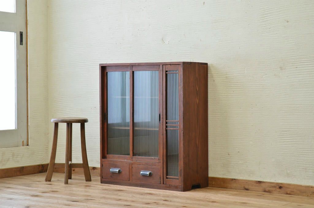 アンティーク家具　古い木のモールガラスアンティーク収納棚