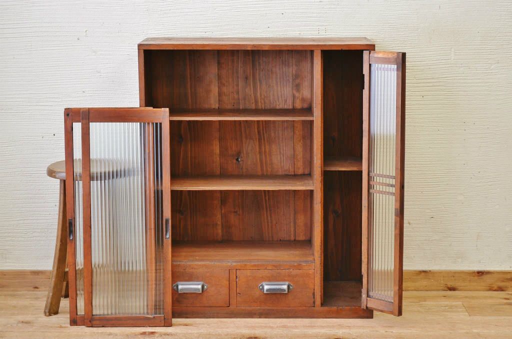 アンティーク家具　古い木のモールガラスアンティーク収納棚