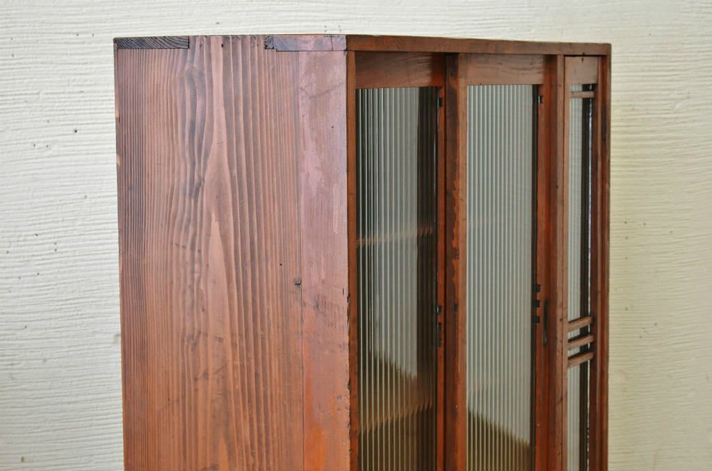 アンティーク家具　古い木のモールガラスアンティーク収納棚