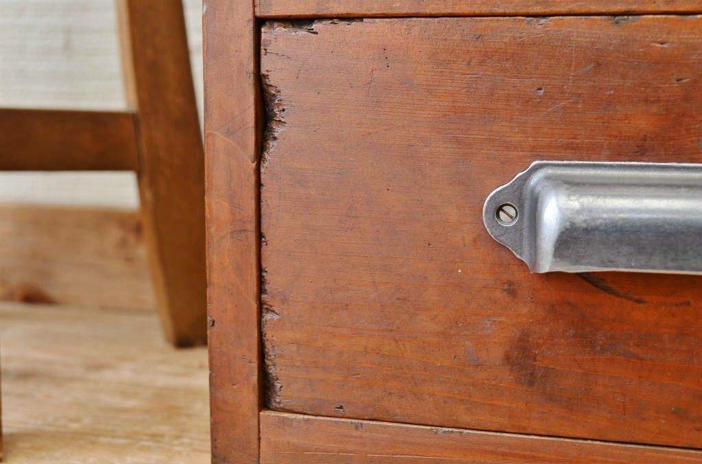 アンティーク家具　古い木のモールガラスアンティーク収納棚
