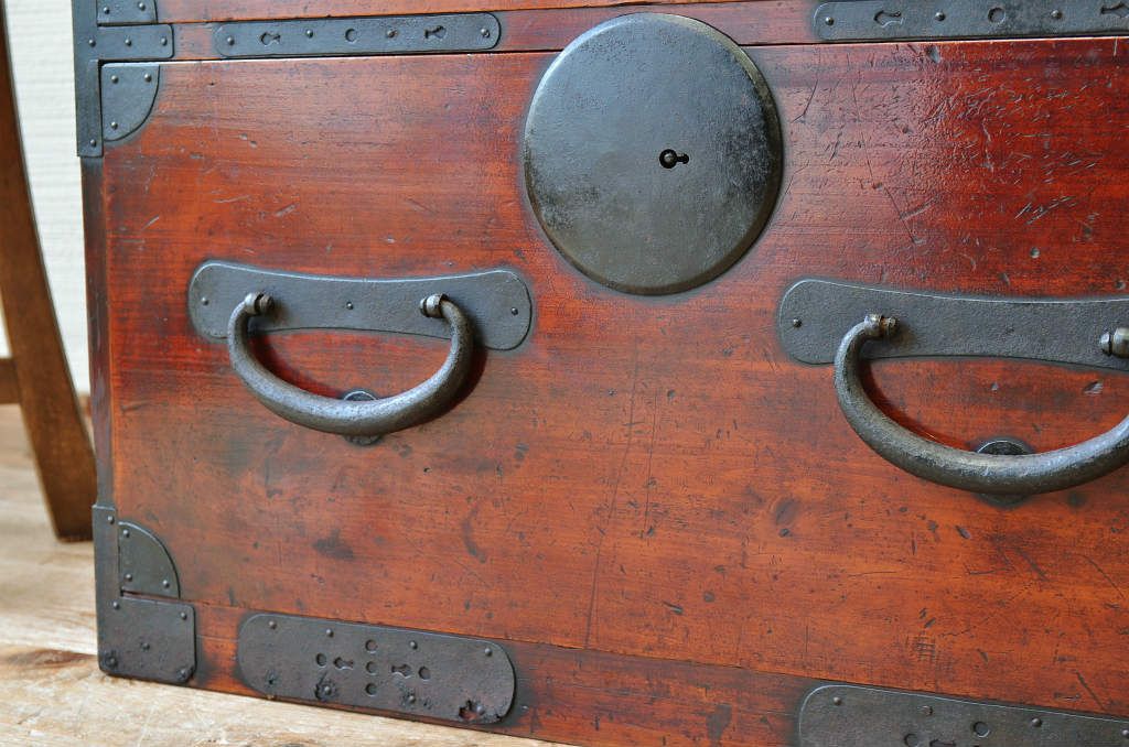 アンティーク家具　☆古民具　骨董　漆の綺麗な味のある二段重ね時代箪笥