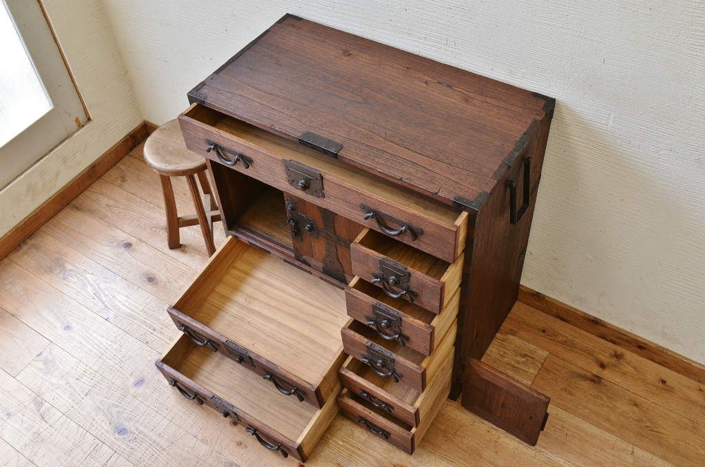 アンティーク家具　古民具　骨董　総桐の小振りな帳場箪笥(桐箪笥、桐たんす)