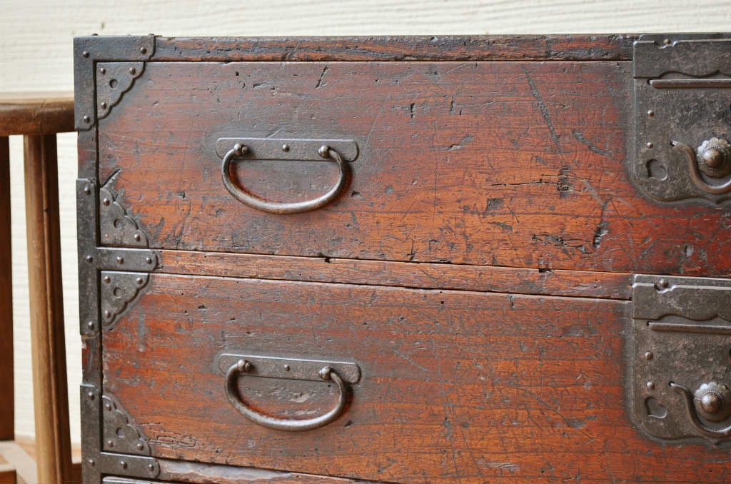 アンティーク家具　古い木の時代箪笥ローチェスト