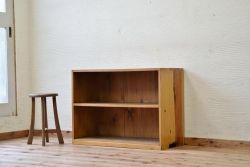 アンティーク家具　古い木のシンプルなアンティーク飾り棚
