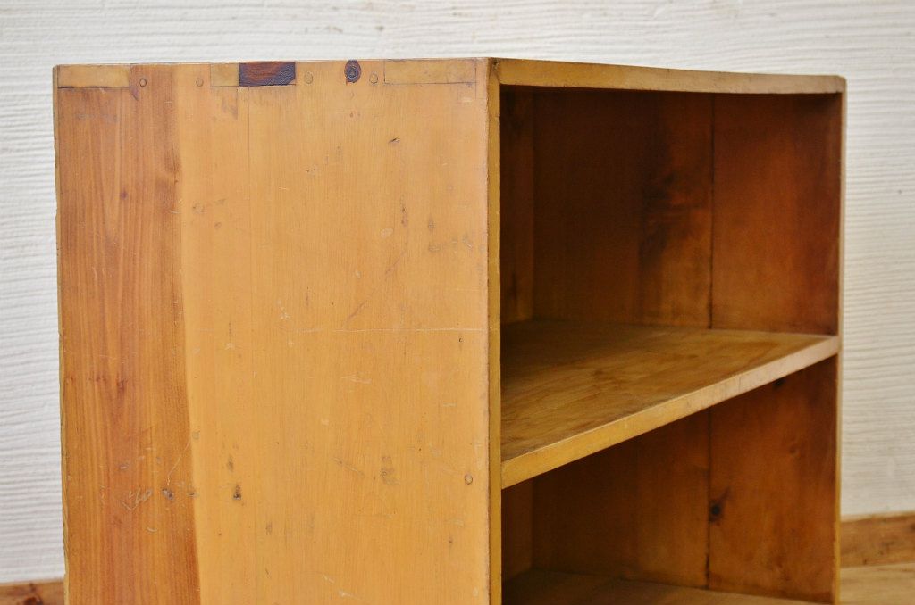 アンティーク家具　古い木のシンプルなアンティーク飾り棚