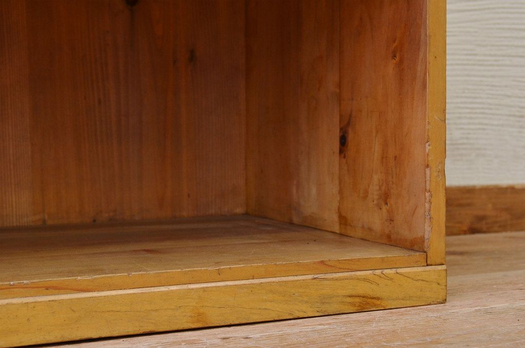 アンティーク家具　古い木のシンプルなアンティーク飾り棚