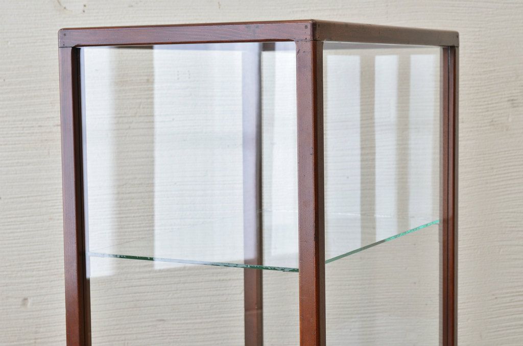 アンティーク家具　古い木の小振りなアンティークガラスケース(飾り棚)
