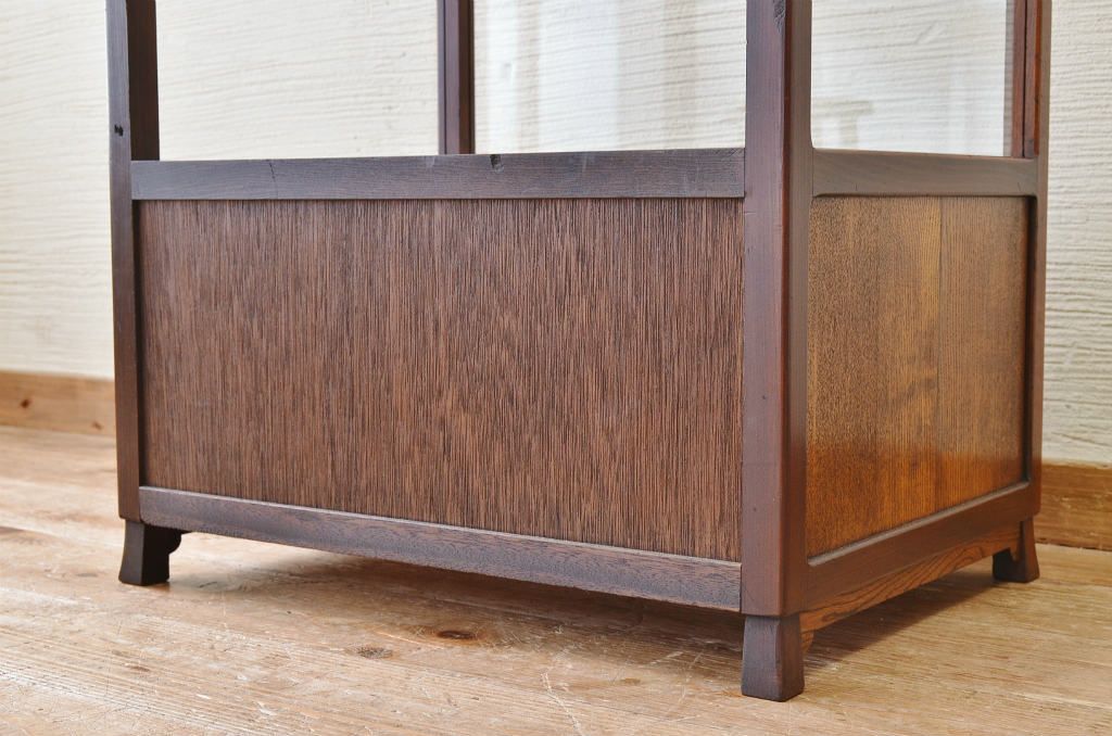 アンティーク家具　古い木の小振りなアンティークガラスケース(飾り棚)