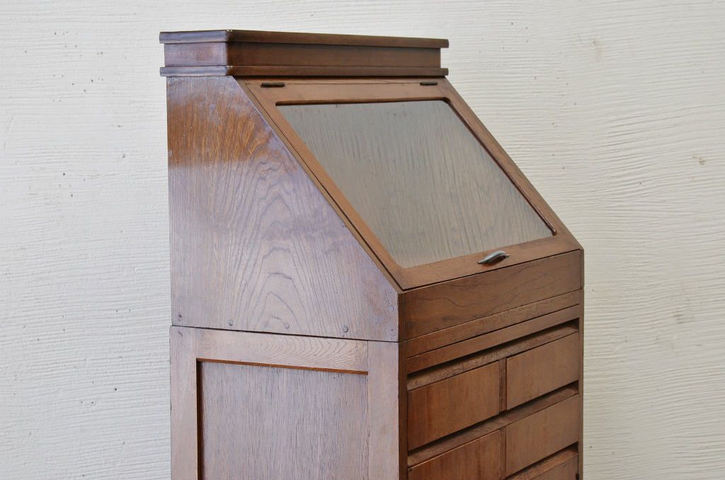 アンティーク家具　☆可愛いデザイン!メガネ屋ガラスケース
