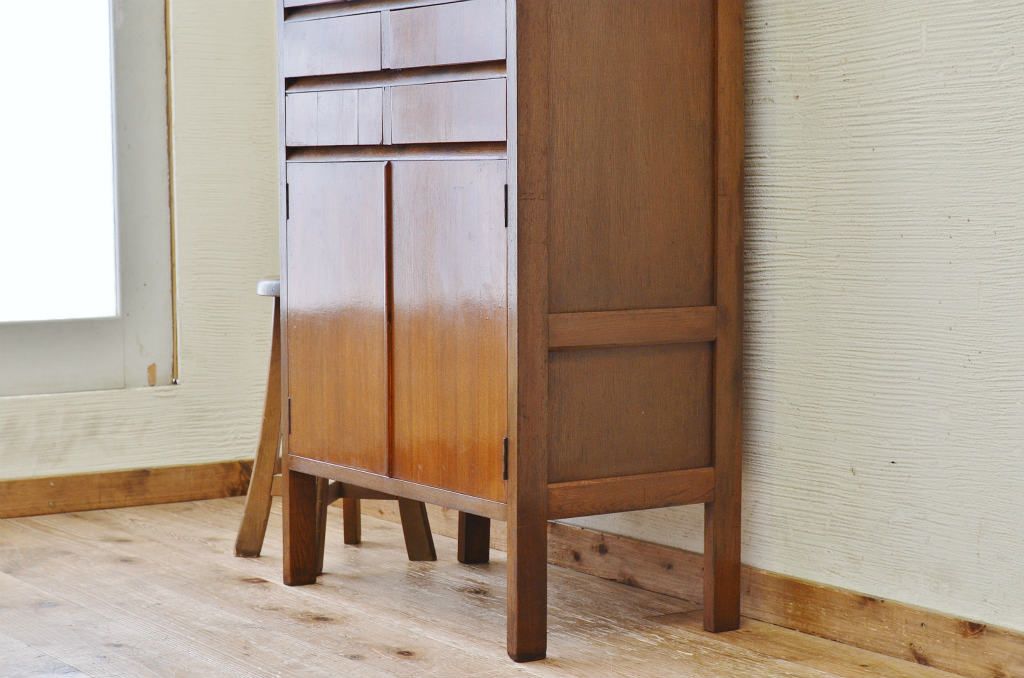 アンティーク家具　☆可愛いデザイン!メガネ屋ガラスケース