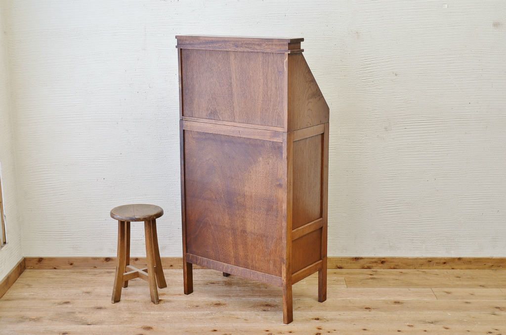 アンティーク家具　☆可愛いデザイン!メガネ屋ガラスケース