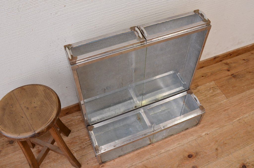 アンティーク家具　古い駄菓子屋のブリキL型ガラスケース1