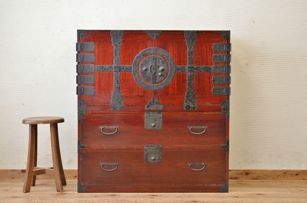 アンティーク家具　☆明治時代　漆の綺麗な観音開き時代箪笥