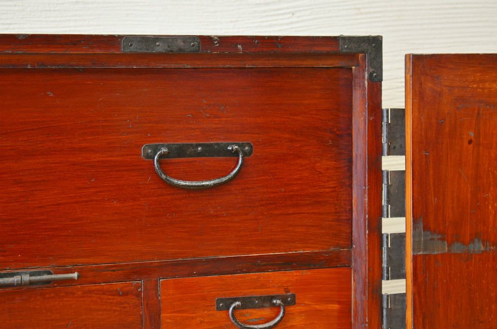 アンティーク家具　☆明治時代　漆の綺麗な観音開き時代箪笥