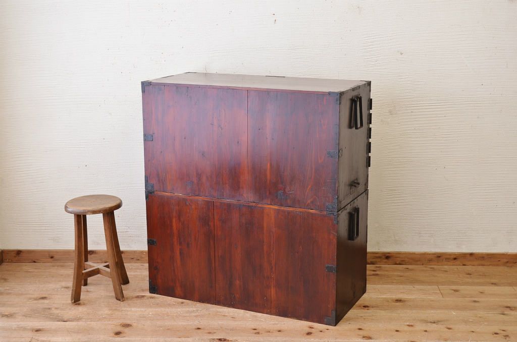 アンティーク家具　☆明治時代　漆の綺麗な観音開き時代箪笥