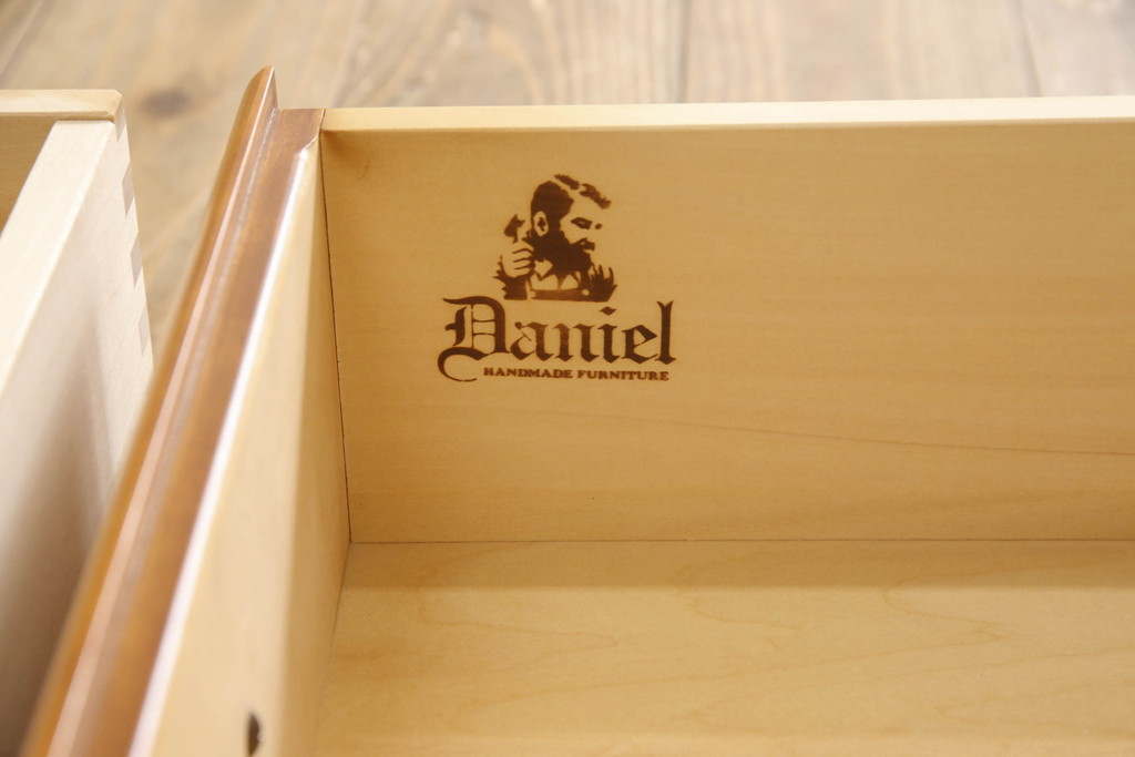 中古　横浜クラシック家具　ダニエル(daniel)　チェストイレブン　ナチュラルテイストのお部屋におすすめ!!優しい木の温もり溢れるチェスト(洋タンス、引き出し、ハイチェスト)(R-062318)