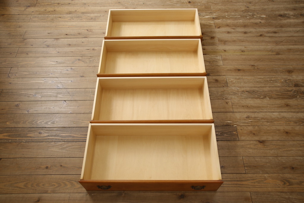中古　横浜クラシック家具　ダニエル(daniel)　チェストイレブン　ナチュラルテイストのお部屋におすすめ!!優しい木の温もり溢れるチェスト(洋タンス、引き出し、ハイチェスト)(R-062318)