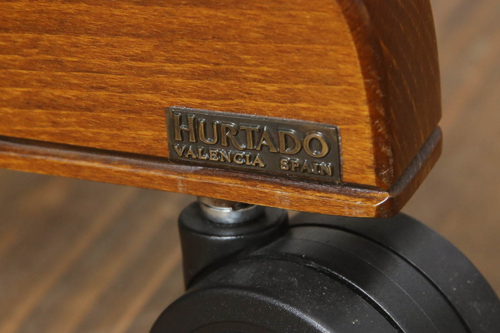 中古　超美品　スペイン　ウルタド(HURTADO)　クラシカルな雰囲気と重厚感のある佇まいが魅力の本革アームチェア(椅子、イス、レザー)(定価約60万円)(R-059736)