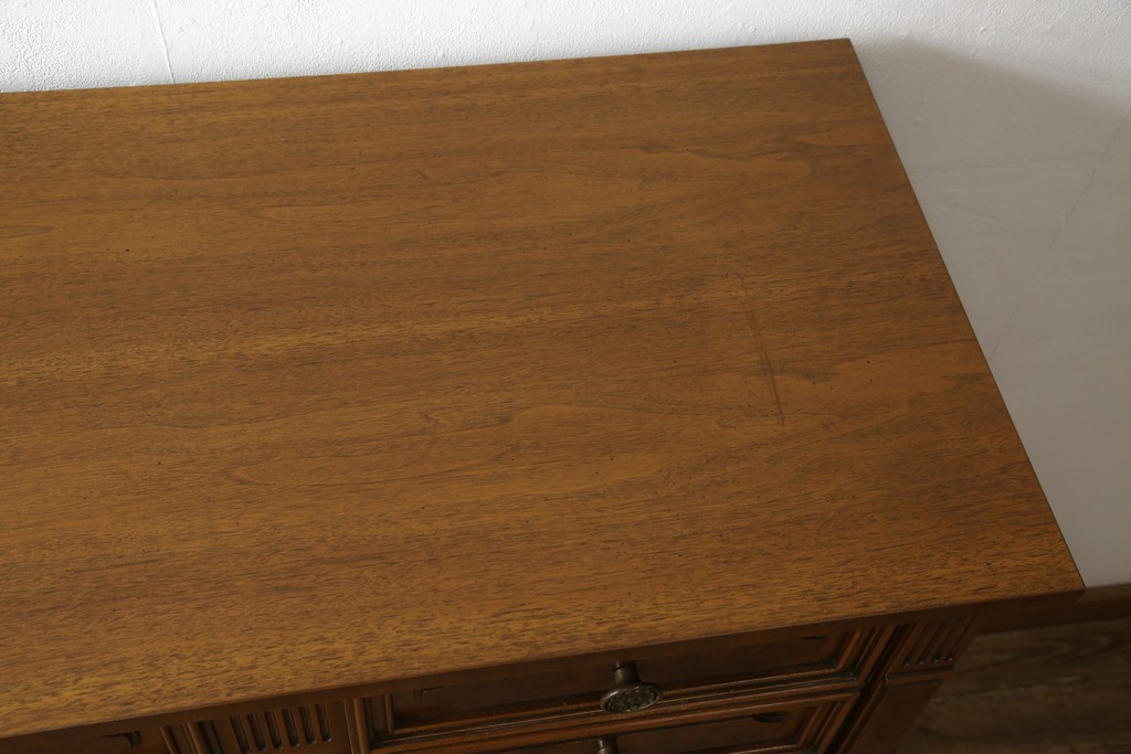 中古　美品　DREXEL HERITAGE(ドレクセルヘリテイジ)　FRANCESCA(フランチェスカ)シリーズ　優美なデザインのチェスト(引き出し)(定価約84万円)(R-057129)