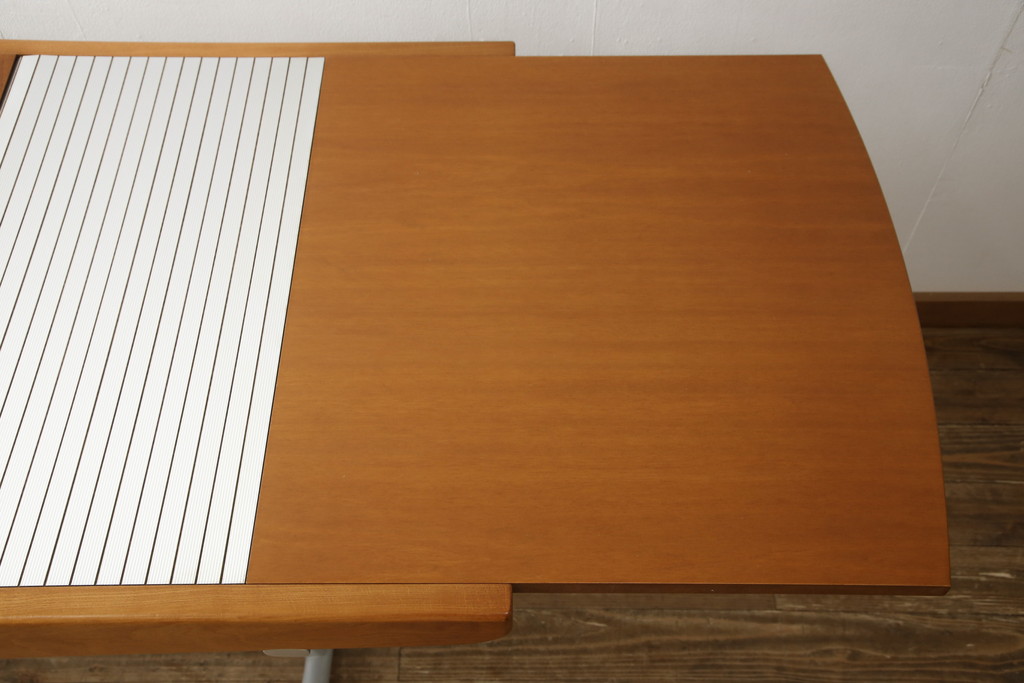 中古　イタリア　ポッゾーリ社(POZZOLI)　オッジオ(OZZIO)　ユニークなデザインが目を引くエレベーターテーブル(定価約24万円)(昇降式テーブル、エクステンションテーブル、ローテーブル、ダイニングテーブル)(R-058681)