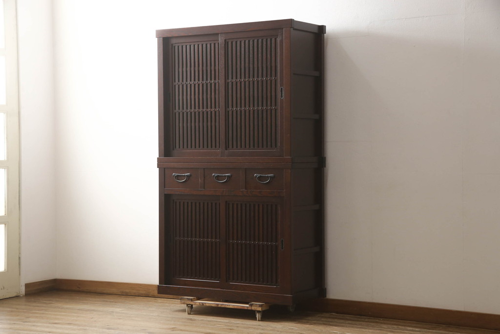中古　美品　上質な和の空間を演出する二段重ね水屋箪笥(食器棚、茶タンス、キャビネット、収納棚、戸棚)(R-064353)
