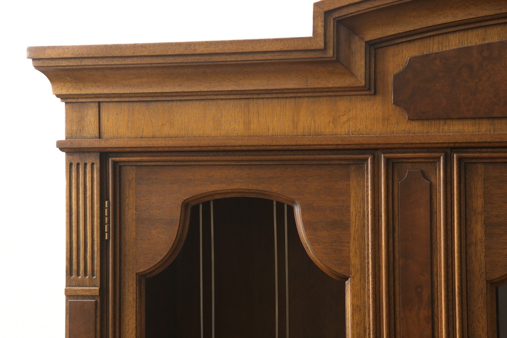 中古　DREXEL HERITAGE(ドレクセルヘリテイジ)　FRANCESCA(フランチェスカ)　品のあるデザインが高級感を高めるキャビネット(飾り棚、収納棚、戸棚)(R-058781)