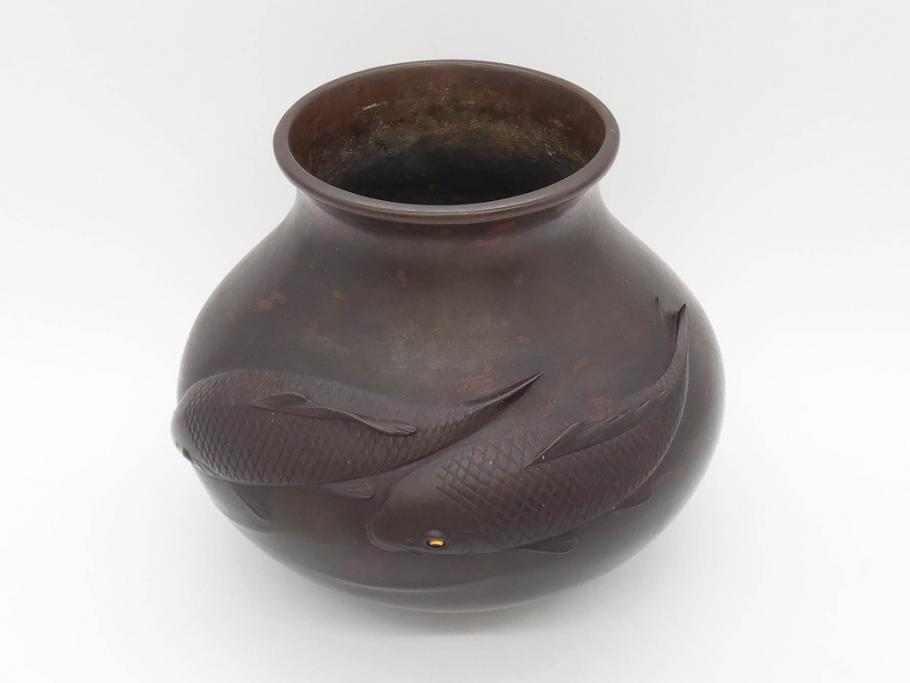 時代物　古銅　斑紫銅　盛上　双鯉文　優雅に泳ぐ鯉の装飾が印象的な花瓶(高岡銅器?、花器、花生、花入、壷、壺、在銘、作家物)(R-077928)