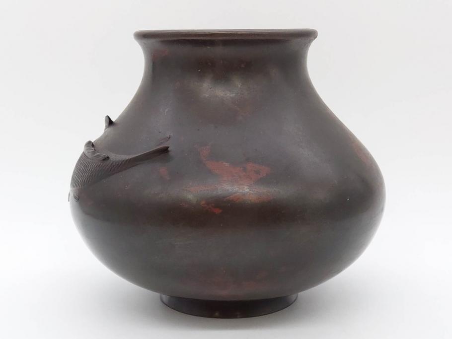時代物　古銅　斑紫銅　盛上　双鯉文　優雅に泳ぐ鯉の装飾が印象的な花瓶(高岡銅器?、花器、花生、花入、壷、壺、在銘、作家物)(R-077928)