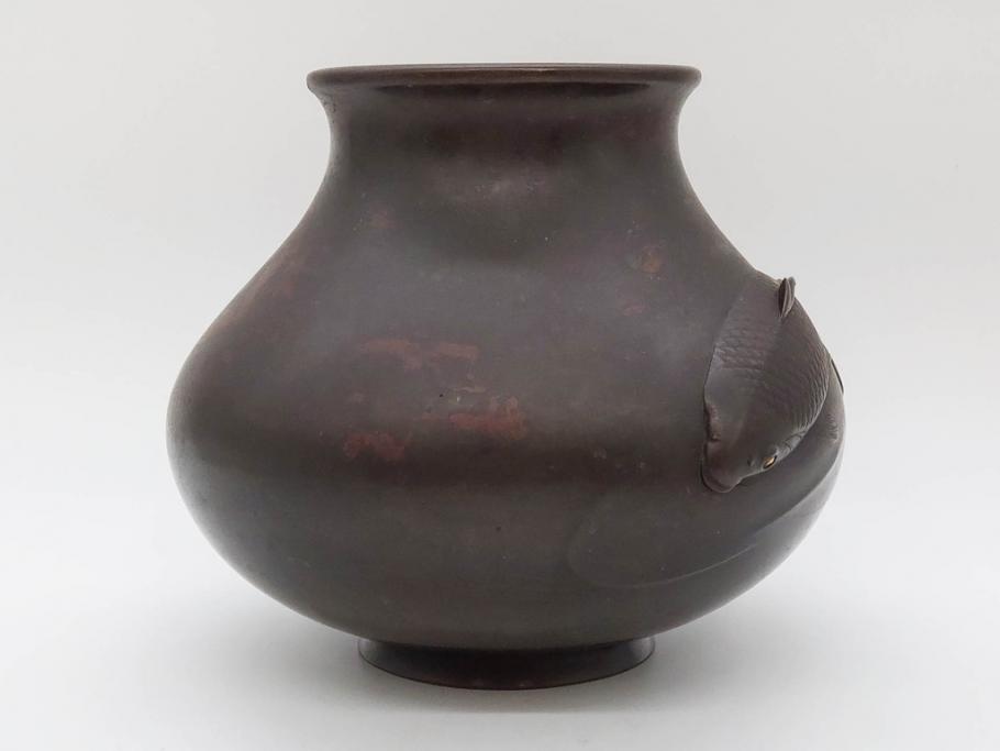 時代物　古銅　斑紫銅　盛上　双鯉文　優雅に泳ぐ鯉の装飾が印象的な花瓶(高岡銅器?、花器、花生、花入、壷、壺、在銘、作家物)(R-077928)