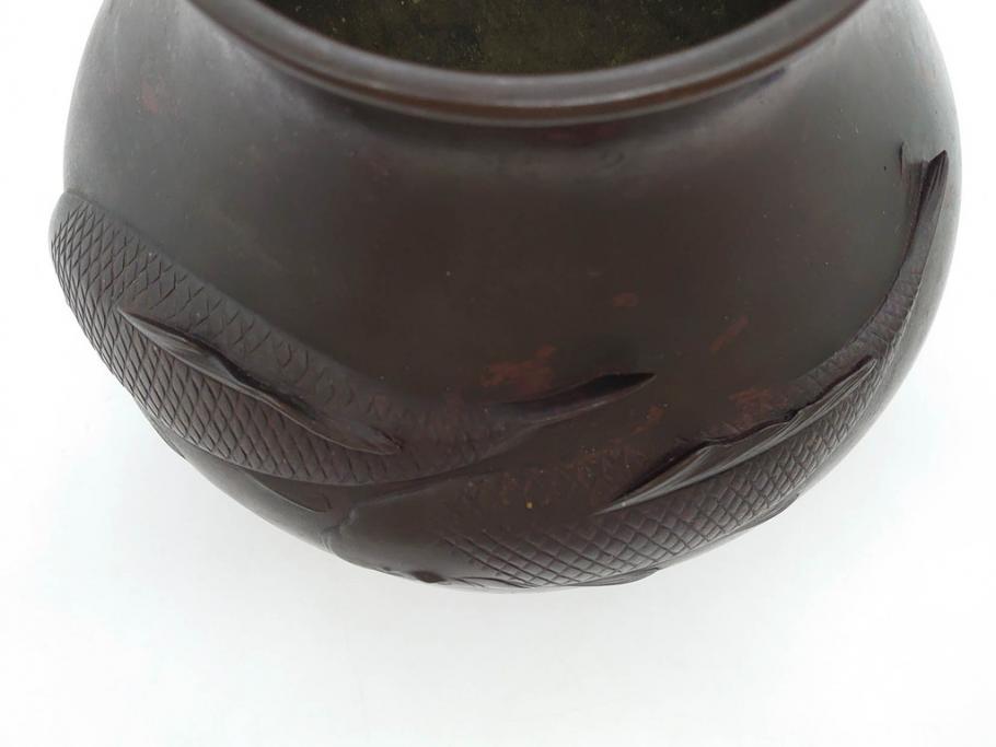 時代物　古銅　斑紫銅　盛上　双鯉文　優雅に泳ぐ鯉の装飾が印象的な花瓶(高岡銅器?、花器、花生、花入、壷、壺、在銘、作家物)(R-077928)