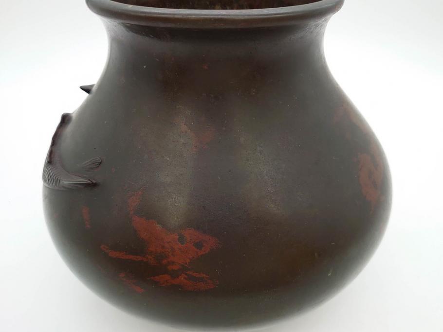 時代物　古銅　斑紫銅　盛上　双鯉文　優雅に泳ぐ鯉の装飾が印象的な花瓶(高岡銅器?、花器、花生、花入、壷、壺、在銘、作家物)(R-077928)
